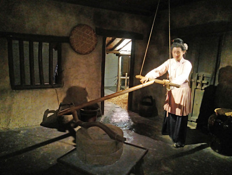 蠟像 舂米