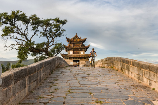 云南建水雙龍橋
