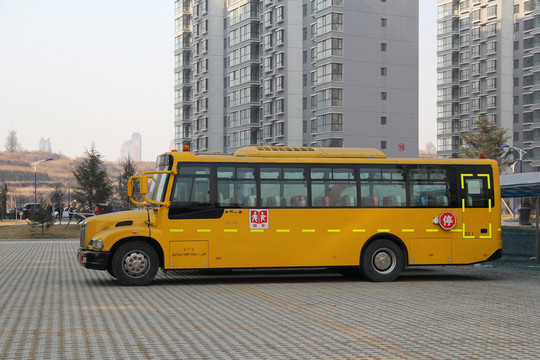 校車