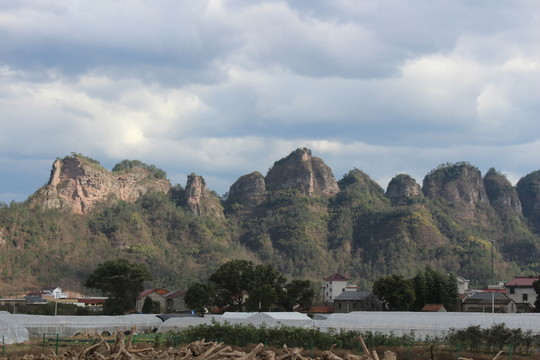 穿巖十九峰
