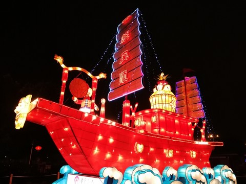 鎮(zhèn)江西津渡雞年燈會(huì)五彩紛呈