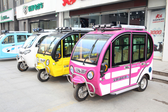 電動(dòng)三輪車(chē)