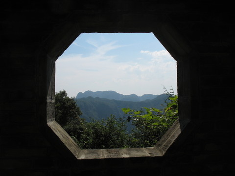 窗中遠山