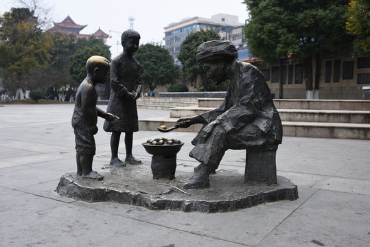 碼頭賣蛋人銅像
