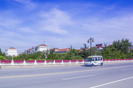 電動(dòng)公交車 綠色出行