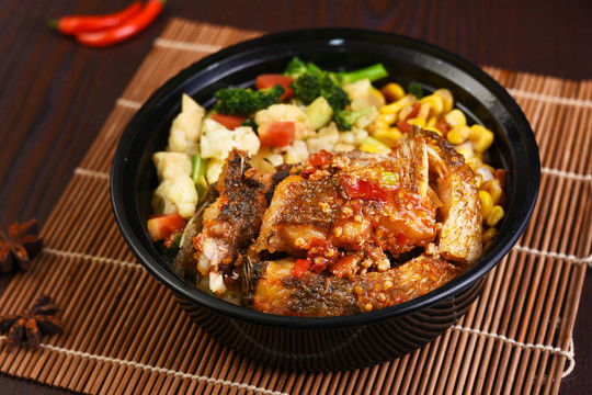 魚肉拌飯