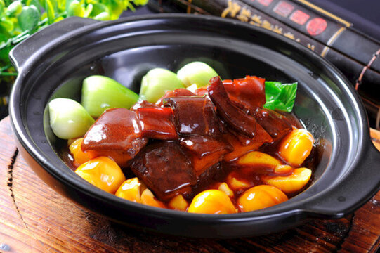 墨魚紅燒肉