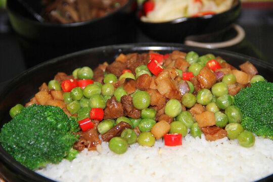 豌豆肉丁套飯
