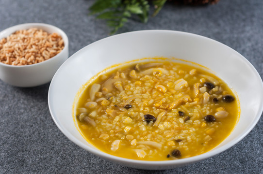 菌皇湯泡飯