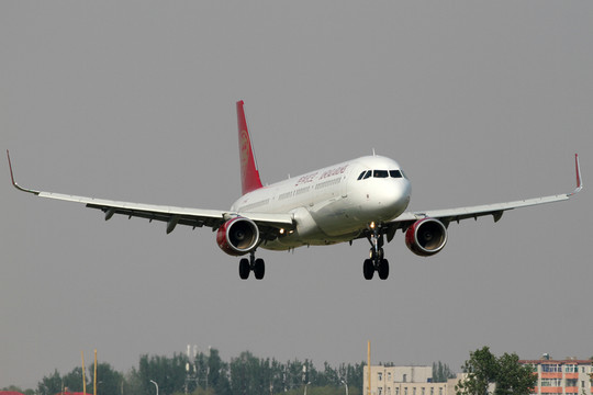 吉祥航空飛機(jī)降落 沈陽(yáng)機(jī)場(chǎng)