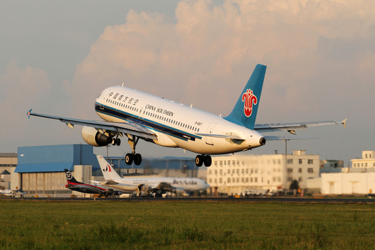 南方航空 飛機(jī)起飛