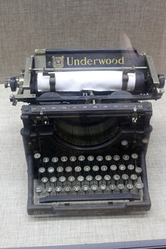 老式打字機(jī) underwood