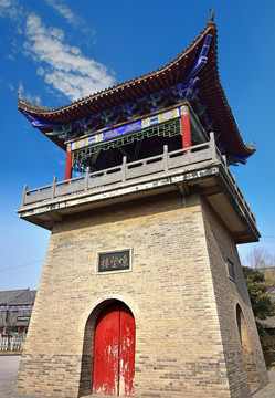 高高的青磚瞭望樓
