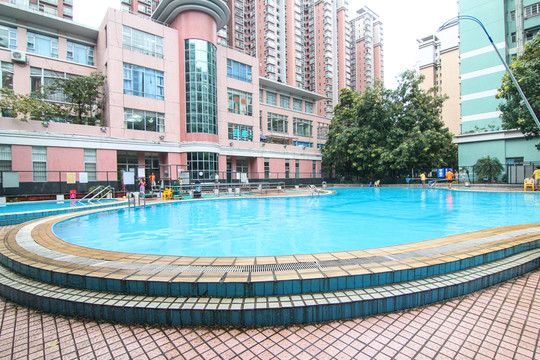 小區(qū)游泳池