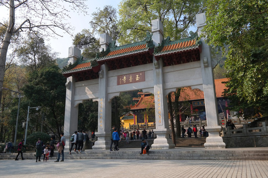 春天圭峰山玉臺寺