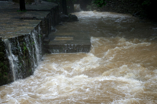 釀泉水災(zāi)