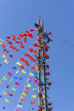 少數(shù)民族上刀山表演