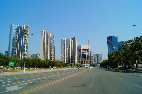 深圳寶安中心區(qū)公路建筑景觀