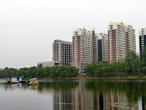 河岸建筑   房地產(chǎn)開發(fā)