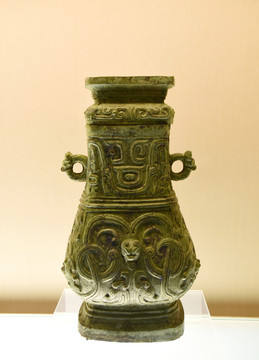 龍紋方壺
