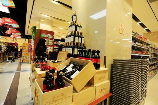 超市內(nèi)景紅酒