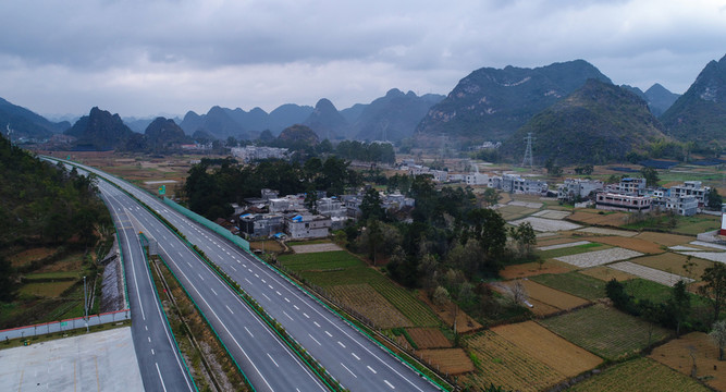 高速公路 風景如畫