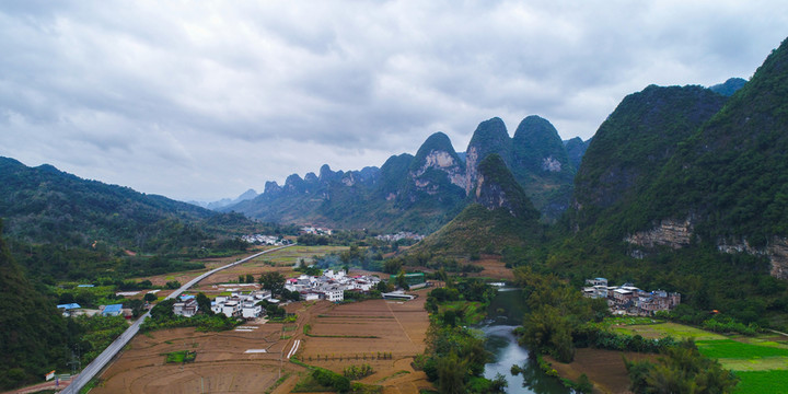 山村 山巒
