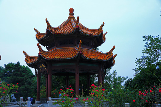 黃鶴樓景區(qū)涼亭