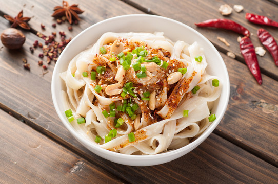 重慶小面麻辣小面油潑寬面美食