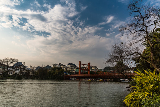 夕陽下的虹橋