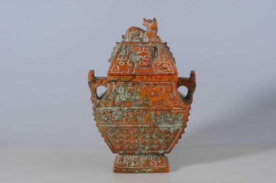 春秋玉尊 虎紐蓋雙龍耳玉方尊