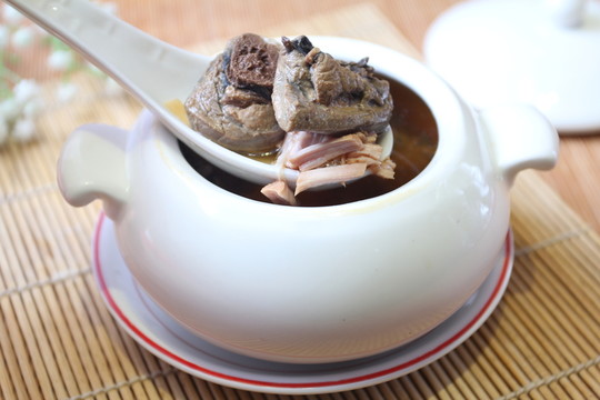 千金養(yǎng)顏白鳳湯