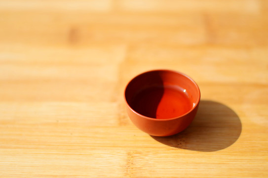 竹板上的紫砂壺 茶文化