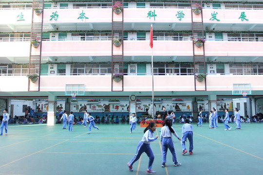 學(xué)校的小學(xué)生