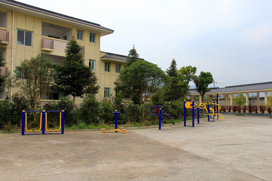 滎經(jīng)縣社會福利院 健身器材場