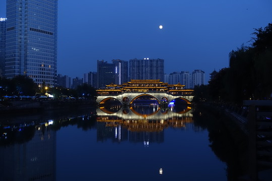 中秋夜安順廊橋賞月