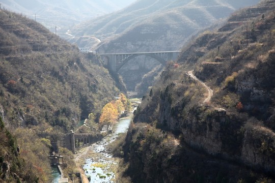 太行山峽谷橋梁