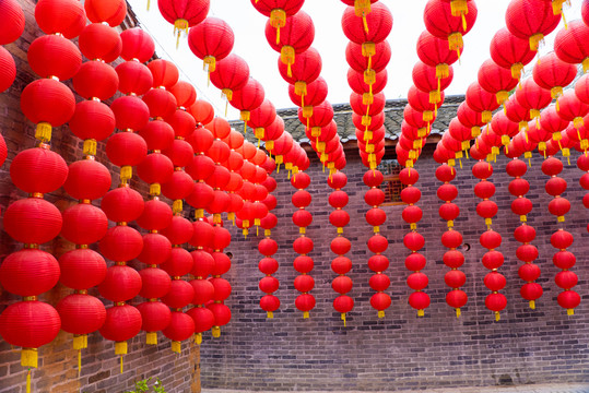南寧青瓦房張燈結(jié)大紅燈籠高高掛