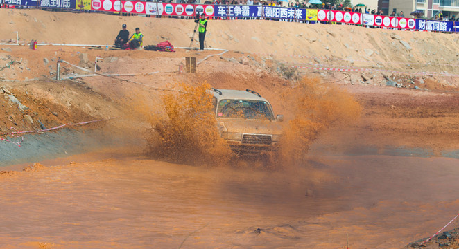 越野車 水花 越野車比賽