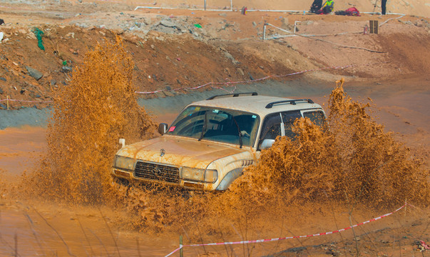 越野車 水花 越野車比賽