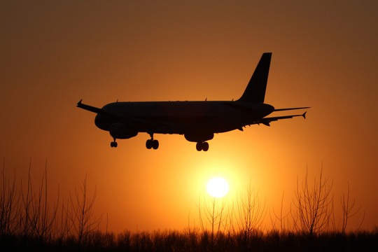 飛機(jī)降落 歸航 黃昏夕陽