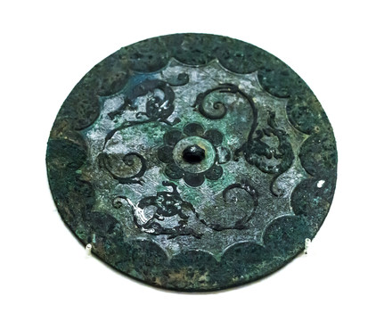 十六聯(lián)弧三獸紋青銅鏡