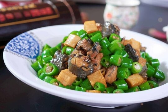 青椒燒烏雞