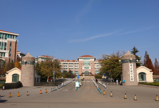 中國(guó)海洋大學(xué)嶗山校區(qū)南門