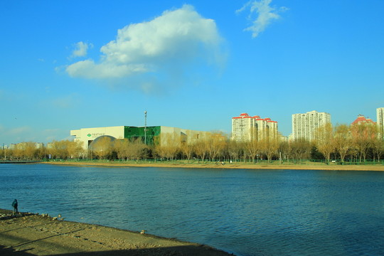 人工湖