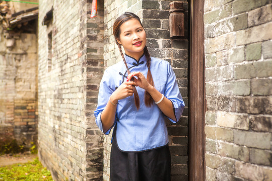鄉(xiāng)村老宅民國風(fēng)美女