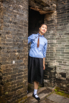 鄉(xiāng)村老屋民國女學(xué)生