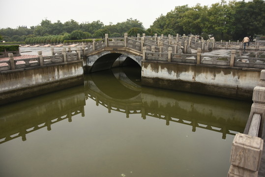 石橋 水塘