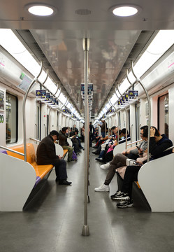 地鐵車廂的乘客