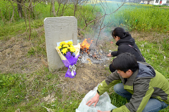 清明節(jié) 掃墓 祭祀 上墳 傳統(tǒng)